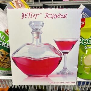 Betsey Johnson Kissy Lips Glass Cocktail Decanter Set Valentines Day Decor